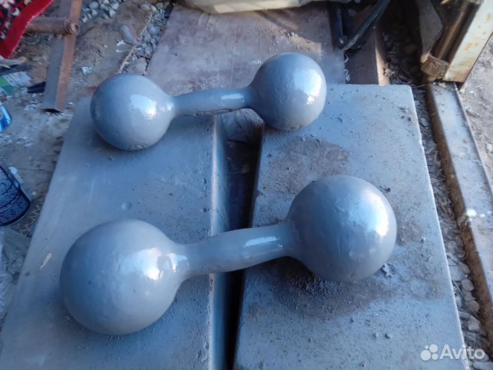 Гиря 16 кг. Гиря 24 кг. Гантели по 8 кг. 2 шт