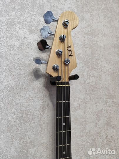 Бас гитара Fabio Jazz Bass. Новая