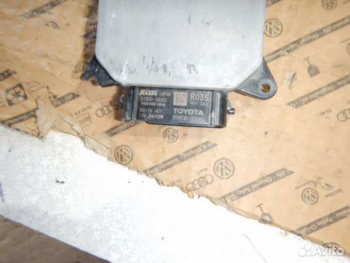 Блок розжига ксенона Toyota Camry 70