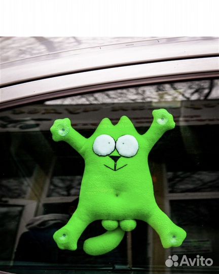 Кот сувенир в машину на стекло