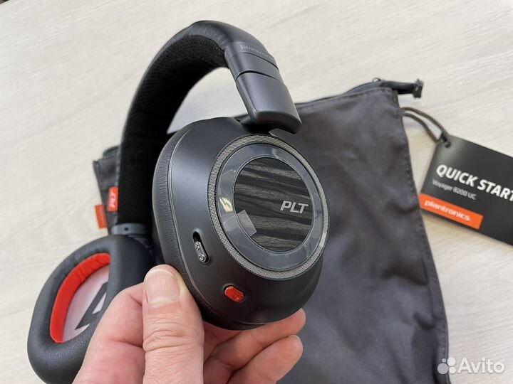 Беспроводные наушники plantronics voyager 8200 uc