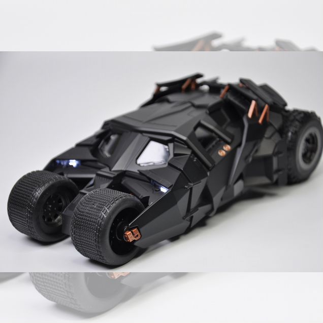 Машина с выхлопом Batmobile Tumbler 1:24 металл