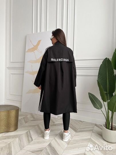 Трендовый тренч Balenciaga