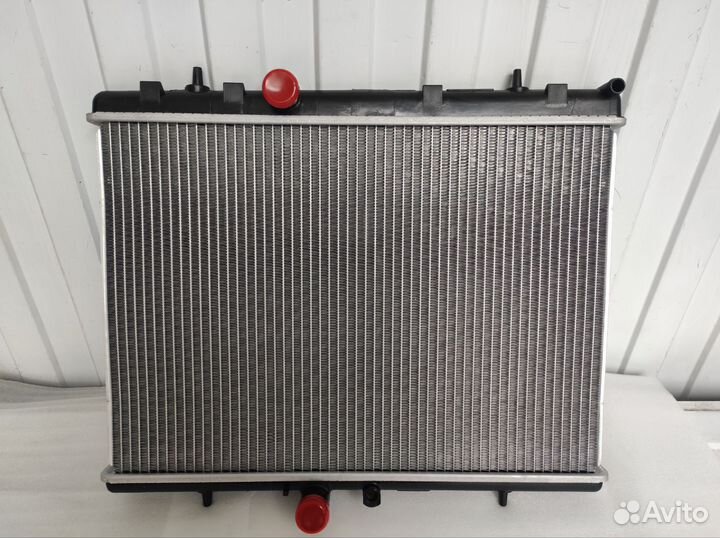 Радиатор охлаждения двигателя citroen/peugeot C4/3