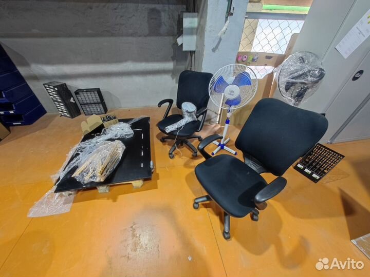 Офисная мебель и техника