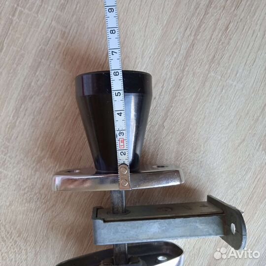 Дверная ручка с защёлкой