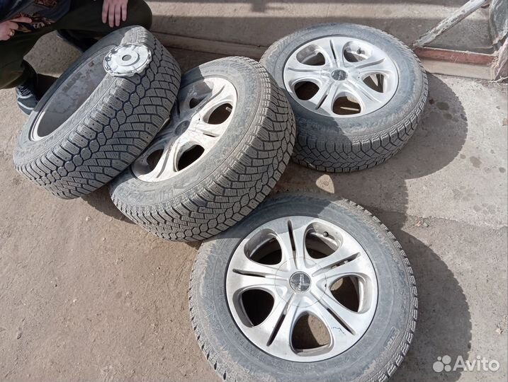 Gislaved Nord Frost 200 215/65 R16