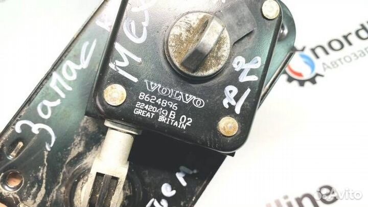 Крепление запасного колеса механизм Volvo Xc90