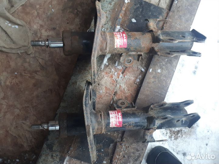 Передние стойки Toyota