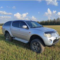 Mitsubishi L200 2.5 AT, 2009, 250 000 км, с пробегом, цена 900 000 руб.