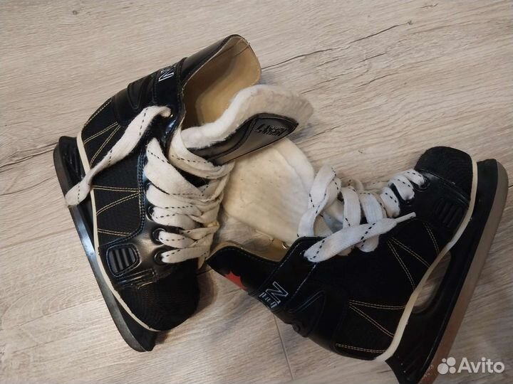 Коньки хоккейные бу larsen детские