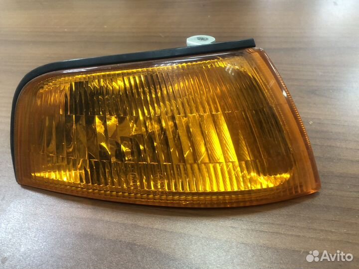 Габарит Mitsubishi Mirage передний правый