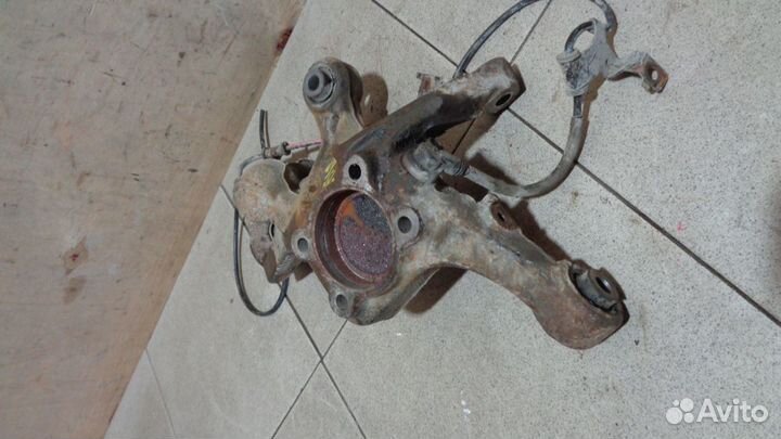 Кулак поворотный задний левый Mitsubishi Galant 9