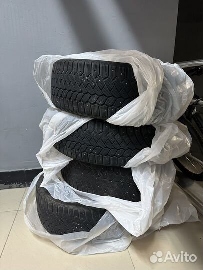 Gislaved Nord Frost 200 215/55 R17