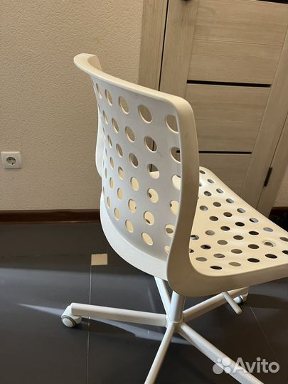 Белый стул IKEA