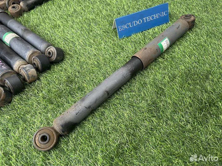 Амортизатор задний правый Suzuki Escudo/Grand