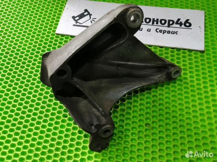 Кронштейн МКПП левый Nissan Tiida C11