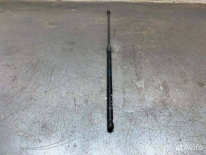 Амортизатор капота Volkswagen Passat универсал