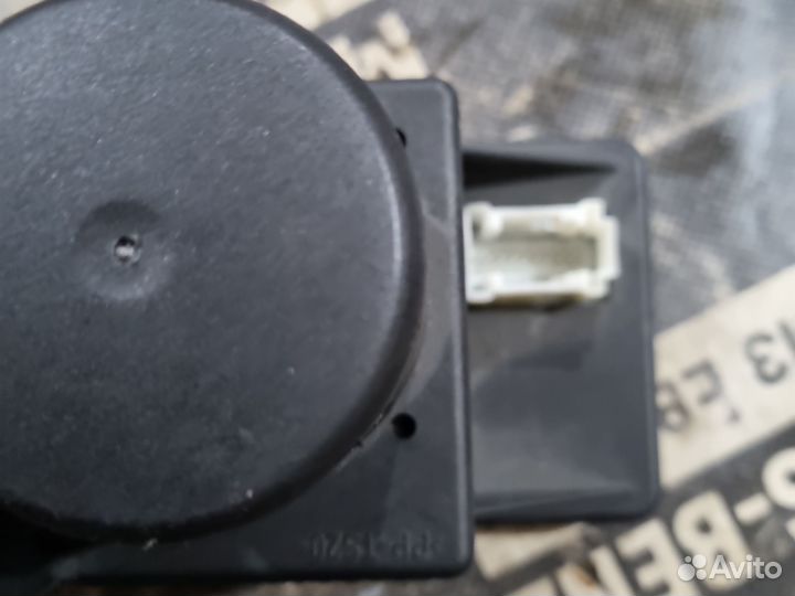 Компрессор центрального замка Мерседес w 210