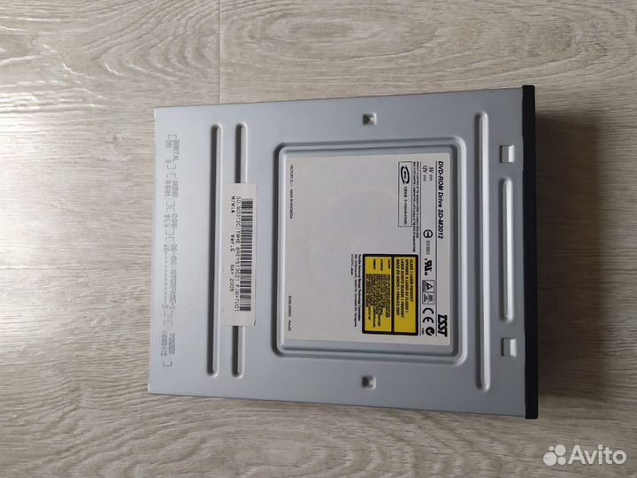 Привод DVD-ROM и CD-ROM