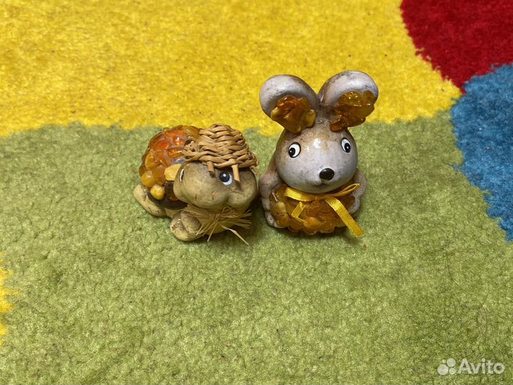 Фигурки из янтаря