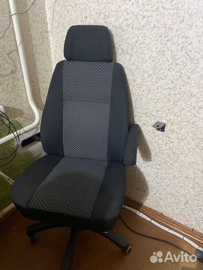 Компьютерное кресло из автомобильного