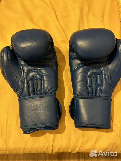 Боксерские перчатки 10 oz clinch