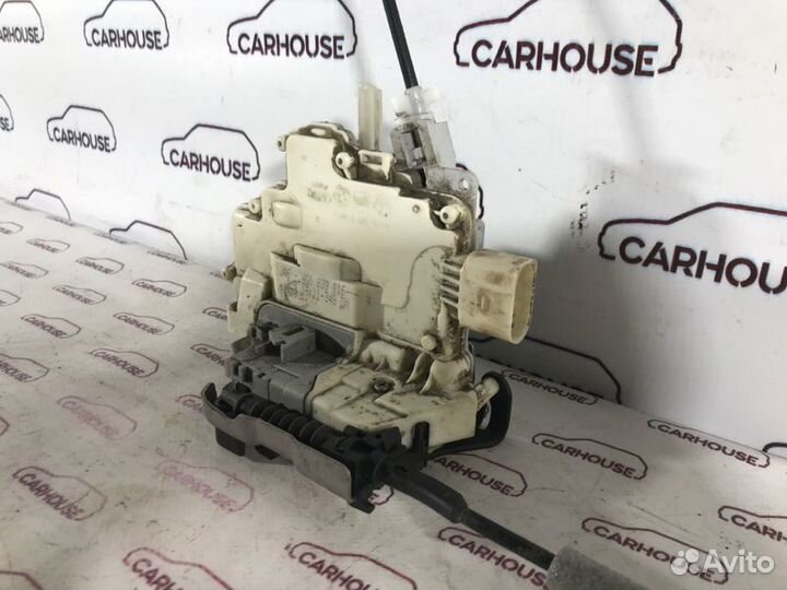 Замок двери задний правый Volkswagen Touareg NF