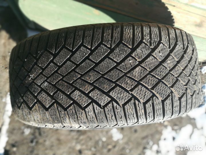 Continental ContiVikingContact 7 225/45 R18