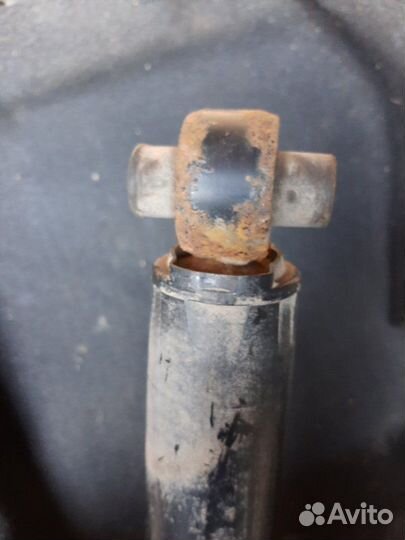 Амортизатор задний Nissan X-Trail