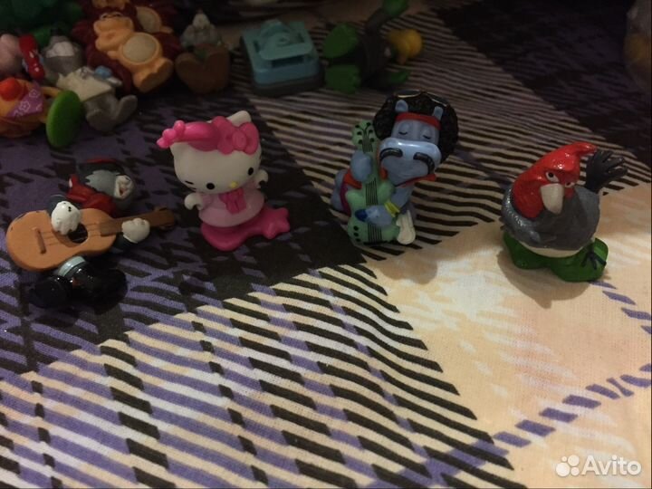 Игрушки, а также фигурки из киндеров