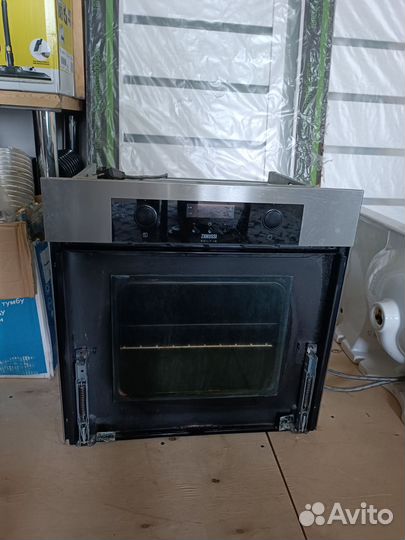 Электрический духовой шкаф Zanussi ZOB 668 QX