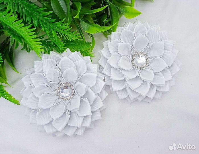 Белые банты