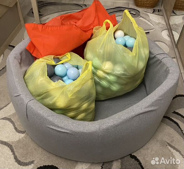 Сухой бассейн с шариками