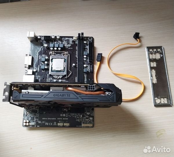 Материнская плата с процессором и видеокартой