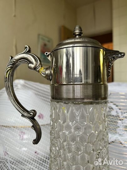 Хрустальный кувшин с мельхиоровым изголовьем
