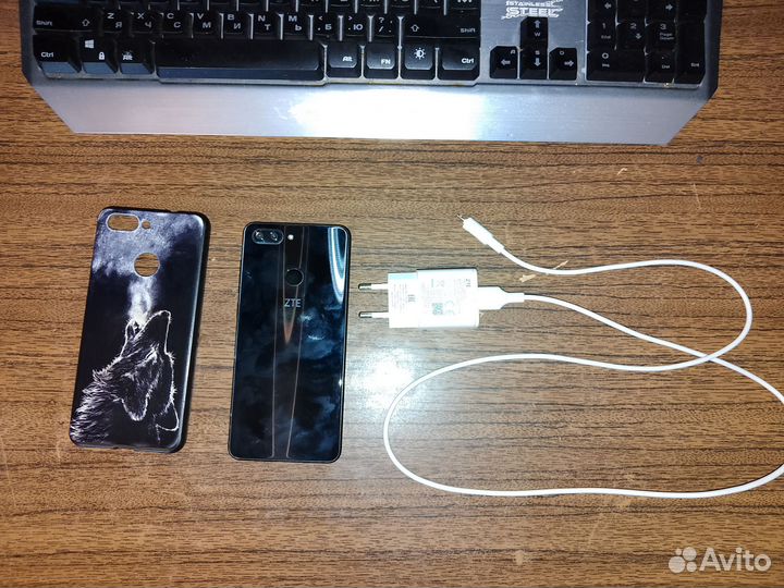 Смартфон ZTE Blade V9