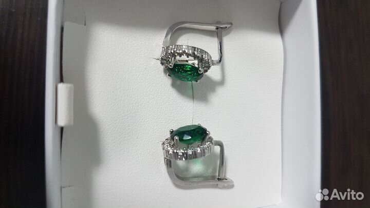Серьги с камнем