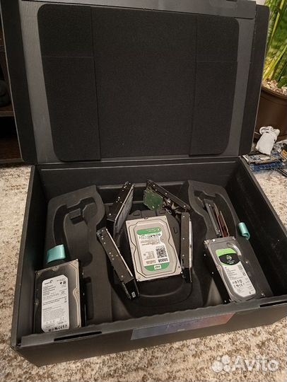 Коробка компьютерных запчастей