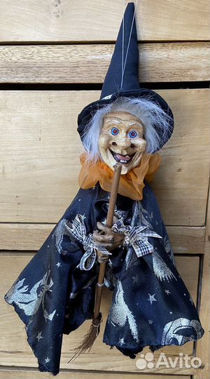 Баба Яга на метле. Оберег для дома