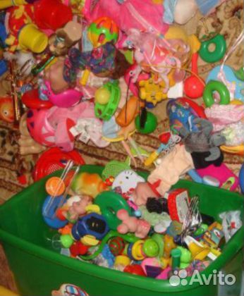 Женские вещи, игрушки и книжки