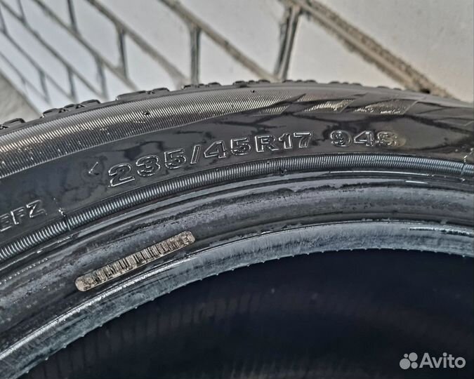 Bridgestone Blizzak Ice 235/45 R17 94S