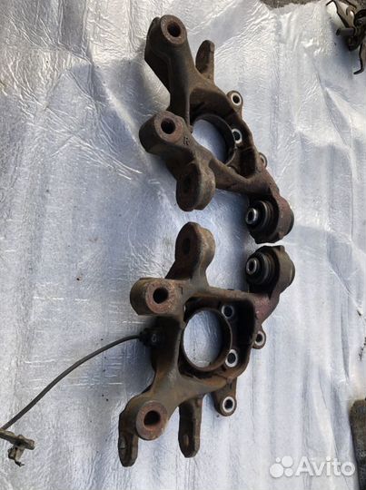 Кулак поворотный Lexus CT200h Auris 180