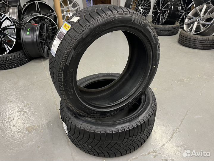 Pirelli Ice Zero FR 245/45 R19 102H