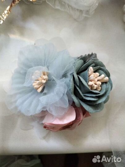 Браслеты-цветы подружкам невесты, на выпускной