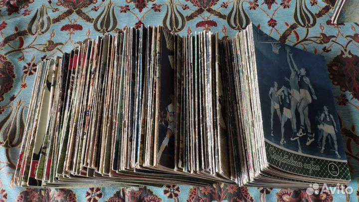 Старые спортивные газеты и журналы