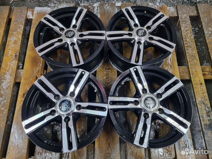 Комплект литых дисков на Ниву