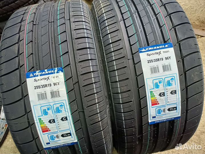 Triangle Sports TH201 235/40 R19 и 255/35 R19