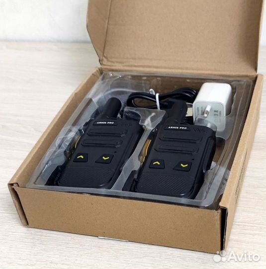 Рация-радиостанция в комплекте с наушниками