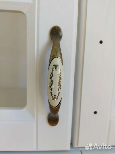 Кухонный навесной шкаф